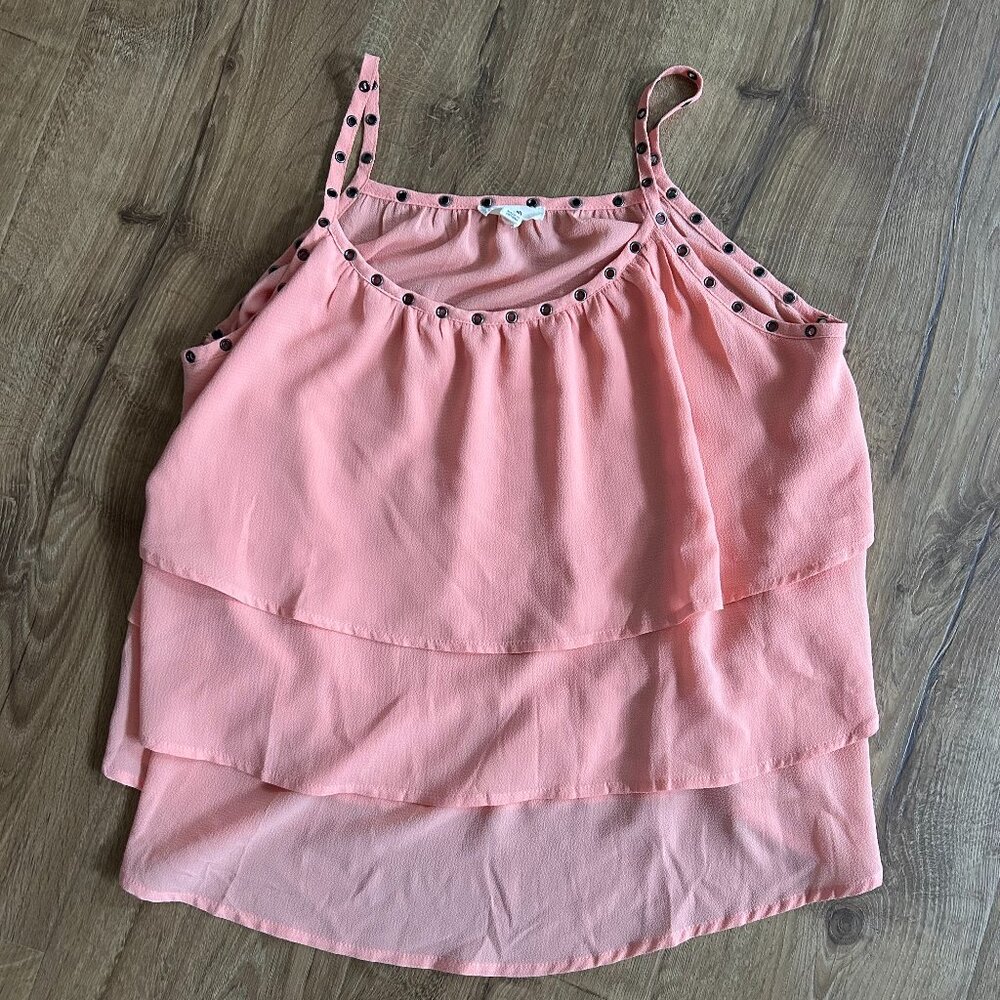 E & M Coral Ruffled Flowy Tank with Grommet Detail Size L